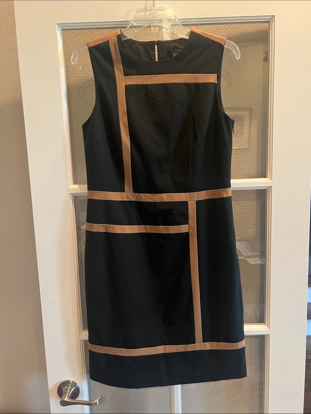 🎯 2/$5 Ann Taylor Black Midi Dress with Tan Contrast Bands Size 8